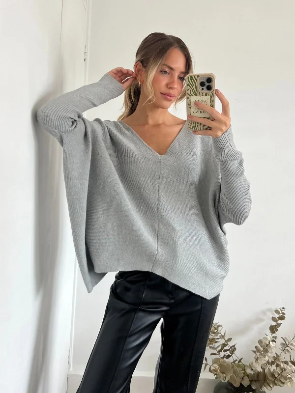 Ella Oversized knitted V Neck Jumper / Grey